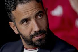 Manchester United star announces retirement