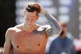 Der tätowierer james cumberland hat dieses tattoo eingefärbt. Explaining Us Swimming Sensation Caeleb Dressel S Tattoos