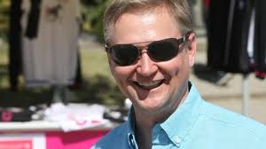 Petri Airaksinen kengittää työkseen Ruotsissa: "Olen toki kengittänyt koko  ikäni hevosia, mutta koulutus ei kuitenkaan koskaan ole pahaksi"