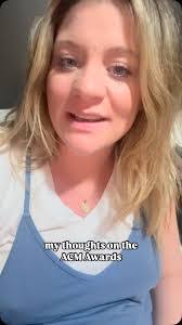 Lisa Twomey's Instagram, Twitter & Facebook