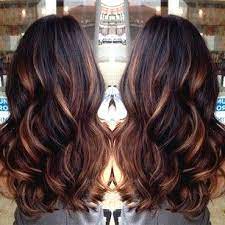 braune haare mit karamell strahnchen haare frisuren haarfarben