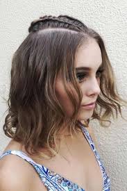 Ballerina bun tutorial by the beauty department another pretty hair tutorial from the beauty department is this ballerina bun. 27 Short Hairstyles To Wear At The Christmas Party
