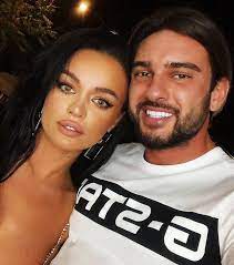 Artistul a ajuns să câștige sume frumușele din contractele de promovare. Ea Este Iubita Lui Dorian Popa E Designer È™i CreeazÄƒ Haine Pentru ArtiÈ™ti Din Romania