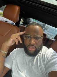 A lotta y'all niggas got female tendencies like who df get mad about a game  I was taught to be A man 🤝🦈🦍