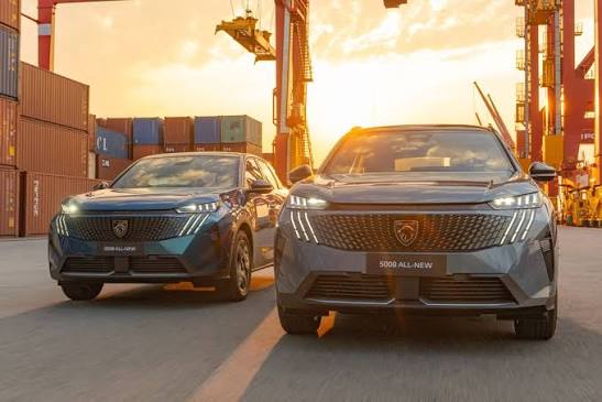 Peugeot 3008 và 5008 hoàn toàn mới ra mắt Việt Nam: Giá từ 1,279 - 1,529 tỷ  đồng