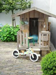 Kinderhaus Ein Marchenhaftes Abenteuer Archzine Net Kinderhaus Kinder Spielplatz Garten Kinder Gartenhaus