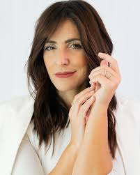 🖤Eu não vou sofrer sozinha!🤣Eu disse que não estávamos de brincadeira…😱  Agora é a vez de vocês! Qual vai ser a nova foto do perfil da Soelis 2025?  Já foi um parto