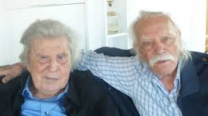 Τα έργα του ρίζωσαν σε γενιές και εξακολουθούν να από την παιδική του ηλικία, ο μίκης θεοδωράκης, είχε πάθος με τη μουσική. 2011 10 11 Mikhs 8eodwrakhs Manolhs Glezos 680 380 Www Iatro Gr
