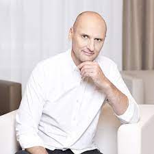 Česká zahraniční politika by měla mluvit jedním hlasem, na své první tiskové konferenci to řekl nový ministr zahraničí jakub kulhánek (čssd). Dr Josef Kulhanek Curriculum Vitae
