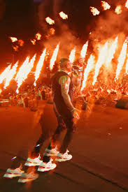 Image result for tbn:ThJbLJ9iWaHS_M::www.amrdiab.net/wallpapers/AmrDiab_Net_Kammel%2520(6).jpg