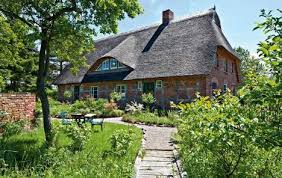 Haus Mit Reetdach Bauernhaus Aussen Englische Landhausgarten Haus Ideen