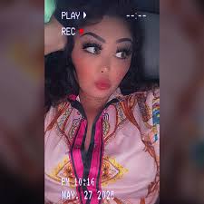 To the people who are getting their refund advance early and have already  filed did y'all use a tax preparer because TurboTax will not let me e-file  until the ninth I've been