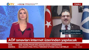 Aynı yıl gazi üniversitesi i̇dari bilimler fakültesi maliye bölümüne araştırma görevlisi olarak girdi. Ntv Anadolu Universitesi Rektoru Comakli Ntv Ye Anlatti Facebook