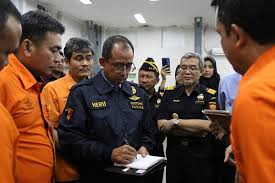 Bea cukai semarang musnahkan 858 bundel arsip inaktif berdasarkan jadwal retensi arsip dan penilaian kembali arsip. Korupsi Importasi Tekstil Dirjen Bea Cukai Heru Pambudi Penuhi Panggilan Penyidik Kabar24 Bisnis Com