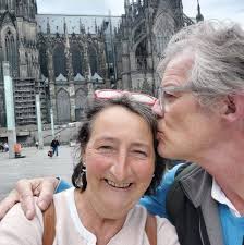 2 more weeks before we return to my happy place for a small break in  Albufeira...seeing my friends again, visiting the cats