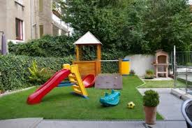 Spielgeräte im garten sollten zur körperlichen bewegung anregen und dem kind gleichzeitig auch ein kleines gartenhaus oder sogar ein baumhaus können die spielwiese daher bereichern. Elternhaus
