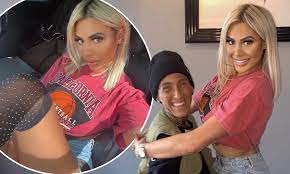 Mtv shores 135.081 views6 months ago. Chloe Ferry Reunites With Her Geordie Shore Co Star Natalie Phillips For Fun Snap Daily Mail Online