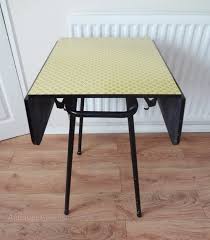 The four matching chairs have chrome legs, red vinyl seats, and white vinyl backrests. Antiques Atlas 1950s Retro Formica Kitchen Table