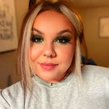 Kendra Lovell (@kendralovellxo)