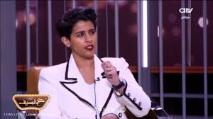 نورة العميري فنانة كويتيتة، أثارت الجدل في المدتمع العربي، بعدما نشرت مقطع فيديو سُجل لها وهي تقبل أمها من شفتيها ما اشغل مواقع التواصل الاجتماعي، وظهرت نورة العميري. Ù„Ù‚Ø§Ø¡ Ù†ÙˆØ±Ù‡ Ø§Ù„Ø¹Ù…ÙŠØ±ÙŠ Ø¹ Ø§Ù„Ø³ÙŠÙ