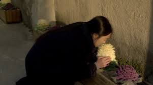 On the beach at night alone in just 101 min minutes took me into an incredible story that left a pleasant aftertaste and stunned with an unexpected final. On The Beach At Night Alone Hong Sang Soo 2017