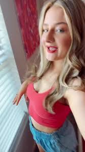 Lauren Rollins's Instagram, Twitter & Facebook