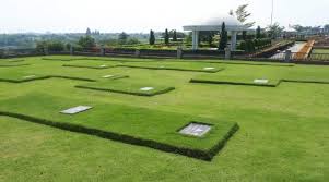 Contoh kijing makam diatas adalah kijing makam granit kristen dengan bahan granit impala ukuran standart makam dewasa. Pemakaman Kristen Di San Diego Hills Model Kuburan Kristen Modern