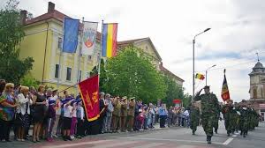 În urmă cu 65 de ani, ministrul de externe francez, robert schuman, a iniţiat comunitatea europeană a cărbunelui şi oţelului, primul pas spre uniunea europeană. Ziua IndependenÅ£ei Victoria CoaliÅ£iei NaÅ£iunilor Unite In Cel De Al Doilea RÄƒzboi Mondial Si Ziua Europei Marcate La Lugoj Lugoj Expres