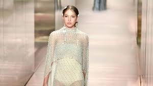 As has become custom, the louis vuitton show closed paris fashion week and with it, one of the strangest seasons we have ever experienced. Kate Moss Und Co Diese Vips Rocken Die Paris Fashion Week Promiflash De