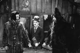 La ruée vers l'or (the gold rush) est une comédie dramatique américaine de charlie chaplin, sortie le 26 juin 1925. La Ruee Vers L Or Passion Cinema