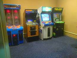 One Of The 2 Arcade Rooms Picture Of Adventureland Inn Altoona Tripadvisor