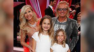 Geburtstag überraschen robert und carmen geiss ihre jüngste tochter shania mit einem emotionalen geschenk. Davina Geiss Macht Ab Jetzt Im Auto Monacos Strassen Unsicher