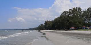 Ja, fri parkering är tillgängligt för gäster. Jalan Jalan Ke Pantai Jason S Bay Tg Sedili Johor