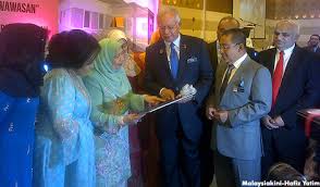 Lebih rm67 juta akan diberi kepada 65,111 peserta felcra berhad di seluruh negara sebagai duit raya. Malaysiakini Mampukah Ratusan Juta Duit Felda Dikembalikan