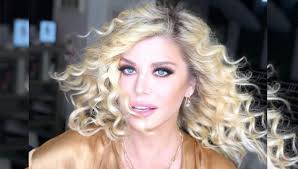 Loredana groza bună seara, iubite! Astazi Este Ziua De Nastere A Loredanei Groza Vezi Ce Poza Senzuala A Publicat Artista Cu Aceasta Ocazie