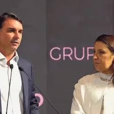 Paulo Guedes de saia? Cotada para vice de Flávio Bolsonaro recusa apelido e vira meme pronto