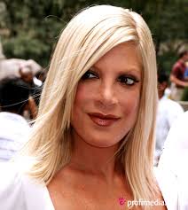 Smooth all the hair to get rid off the tangles. Tori Spelling Hairstyle Easyhairstyler Tori Spelling Hair Hairstyle Short Hair Styles