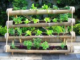 La Huerta En El Balcon La Furia De Gaia Huertos Verticales Maceteros De Jardin Jardineria Hidroponica