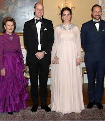 Jej gracja, styl i sposób zachowania od razu przypadły wszystkim do gustu. Ksiezna Kate I Ksiaze William Kto Zostanie Chrzestna Trzeciego Dziecka Ksieznej Kate To Zaskoczenie