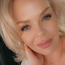 Cori Hudson's Instagram, Twitter & Facebook