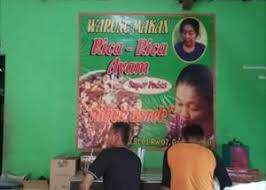Aplikasi ini dapat membantu anda membuat hidangan rica rica ayam karena di dalam aplikasi ini sudah terdapat bahan yang perlu digunakan dan juga cara untuk membuatnya. Kuliner Legendaris Mbok Usrek Jadi Primadona