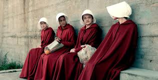 Awards, nominations, photos and more at emmys.com. The Handmaid S Tale Serie 2017 2021 Moviepilot De