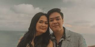 Ricky harun menceritakan dirinya bertemu dan berkenalan setelah ad hanafiah pacaran dengan sang bunda, donna harun. Genap Berusia 53 Tahun Intip Potret Transformasi Donna Harun Dari Dulu Hingga Kini Merdeka Com