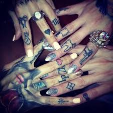 Home of weird pictures, strange facts, b. Tattoos Ink Tattoo Body Modification Hand Tattoo Knuckle Tattoos Portrait Tattoos At Repinned Net