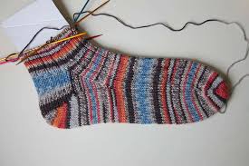 Super easy socken von der spitze stricken lernen. Anleitung Toe Up Socken Stricken Aus 6fadigem Garn Sockshype Com