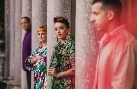 Rafaela monteiro was the first to step on the stage of the voice portugal and was saved by mentor @marisaliz_oficial! Arquivo De Marisa Liz Holofote