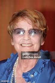 Laurie Schell's Instagram, Twitter & Facebook