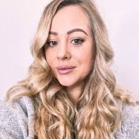 Laura Ashlock's Instagram, Twitter & Facebook