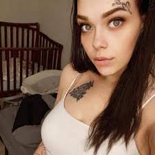 Hey I'm posting for my sister her name is Allie Rose and she's locked up in  Tennessee. She's trying to find somebody to talk to and pass the time. She  has a