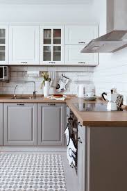 Cabinet Deux Couleurs Dans Une Cuisine Style Farmhouse Chic Ideecabinet Ideecuisine C Kitchen Design Modern Small Kitchen Room Design Kitchen Design Small